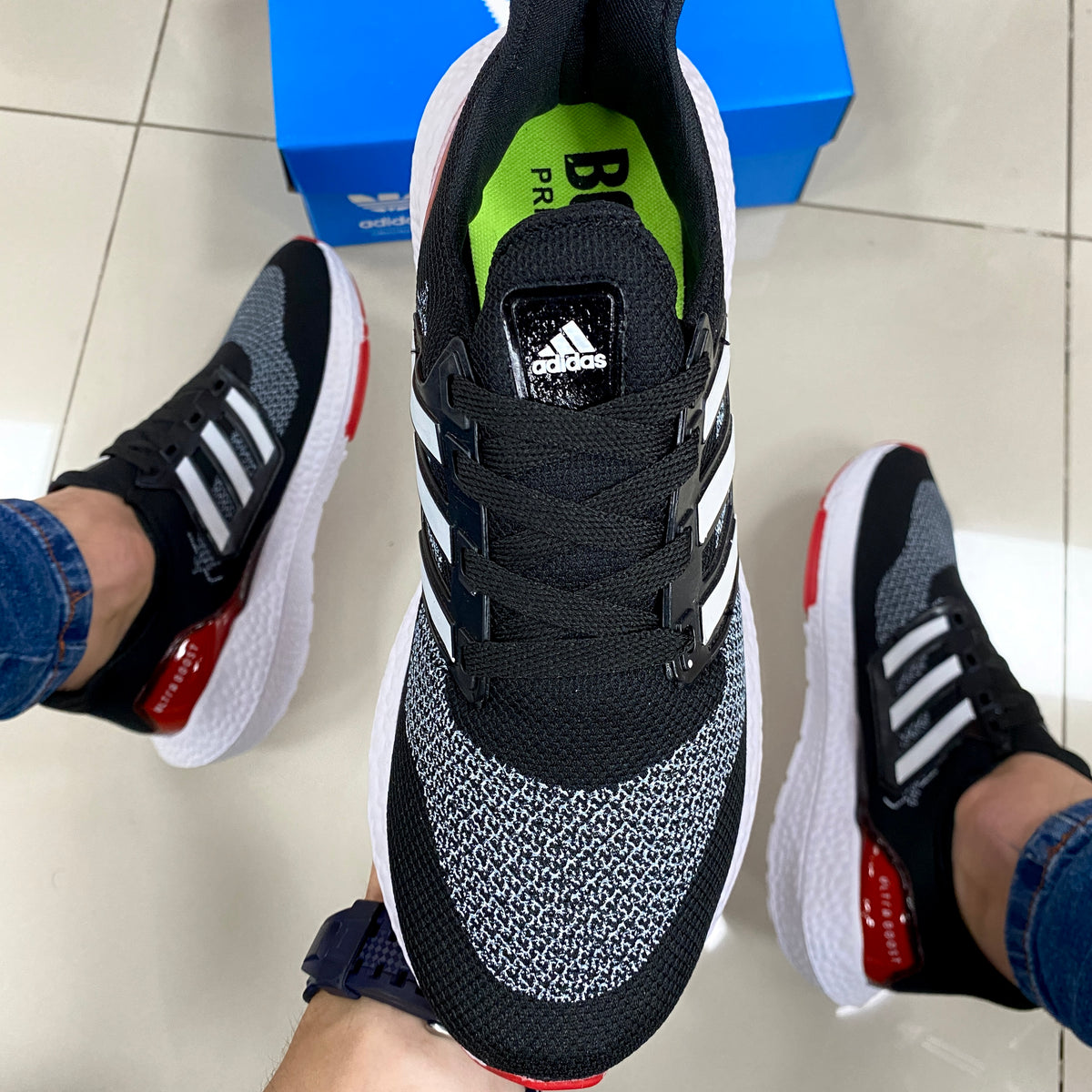 Ultra Boost Preto/Vermelho