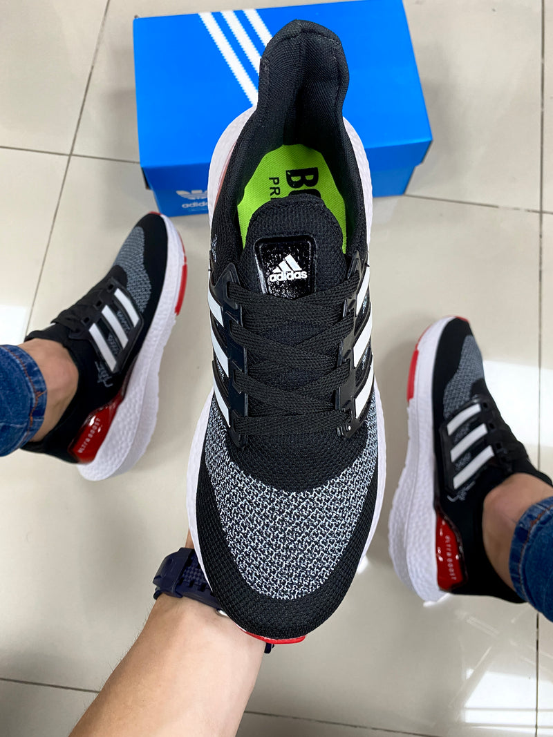 Ultra Boost Preto/Vermelho