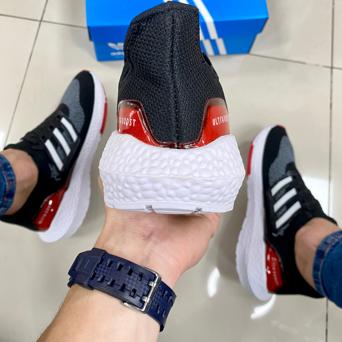 Ultra Boost Preto/Vermelho