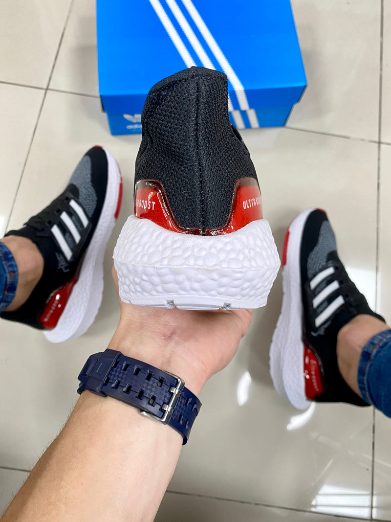 Ultra Boost Preto/Vermelho