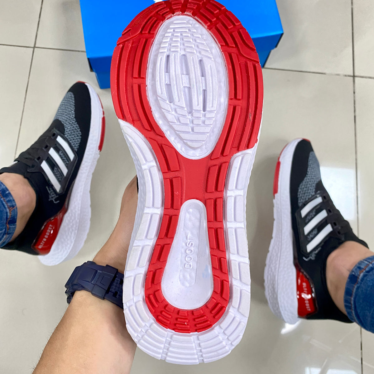 Ultra Boost Preto/Vermelho