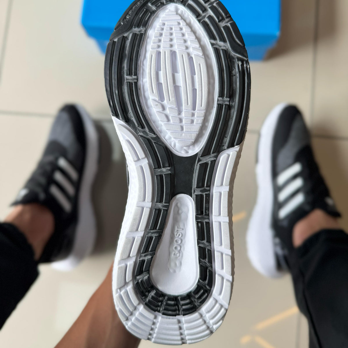 Ultra Boost Preto/Branco