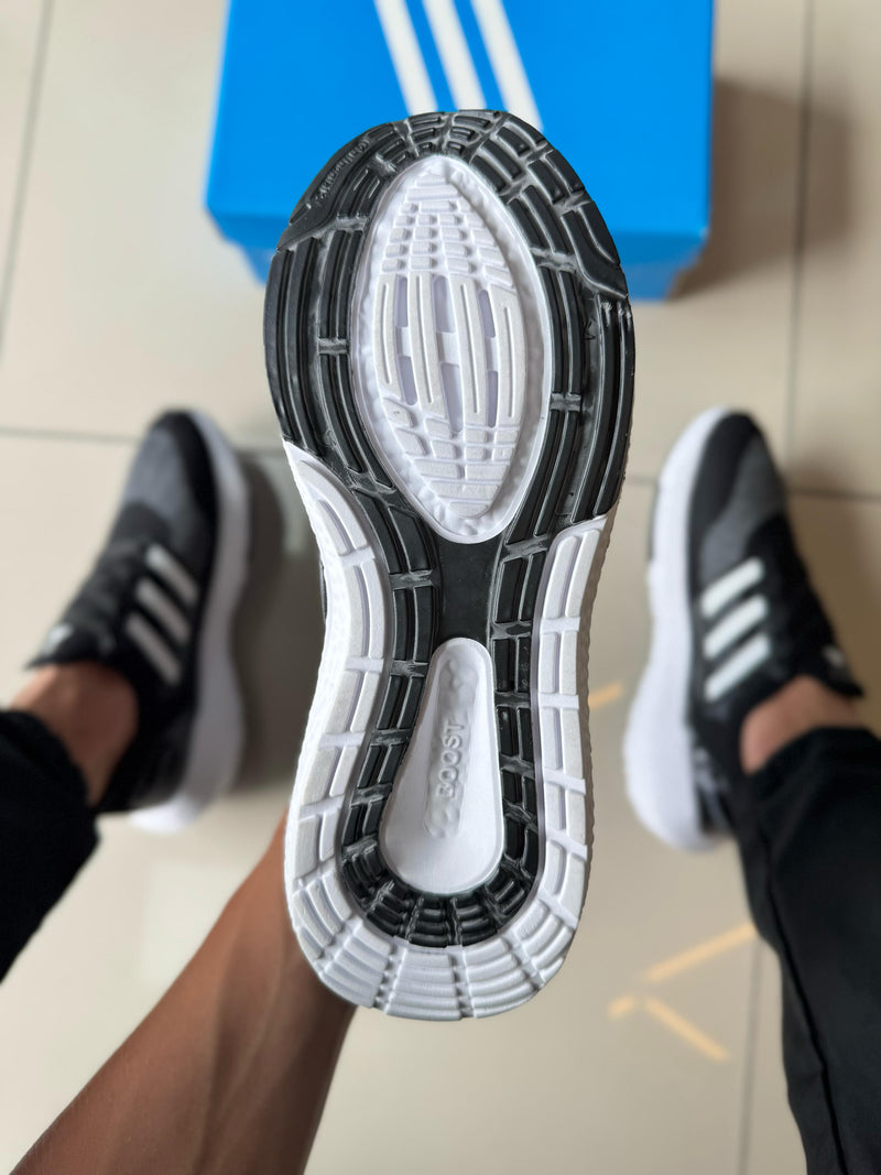 Ultra Boost Preto/Branco