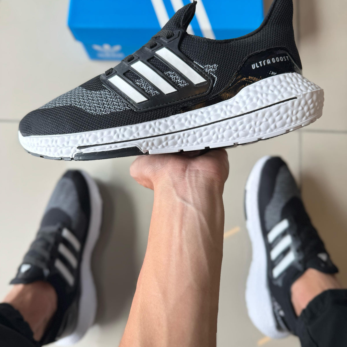 Ultra Boost Preto/Branco