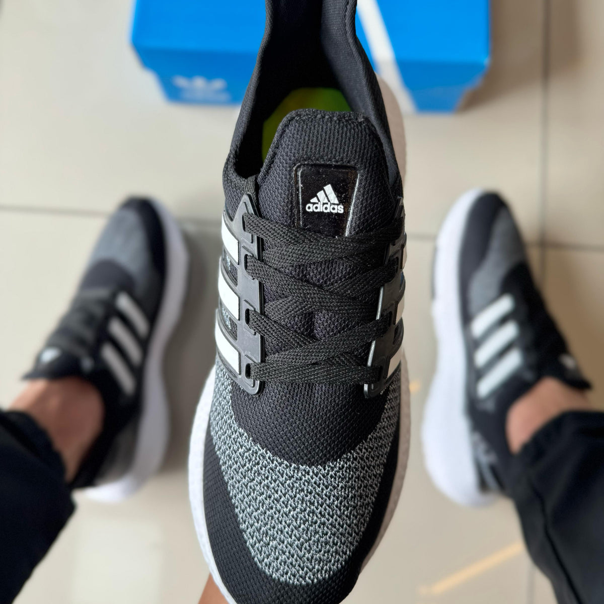 Ultra Boost Preto/Branco