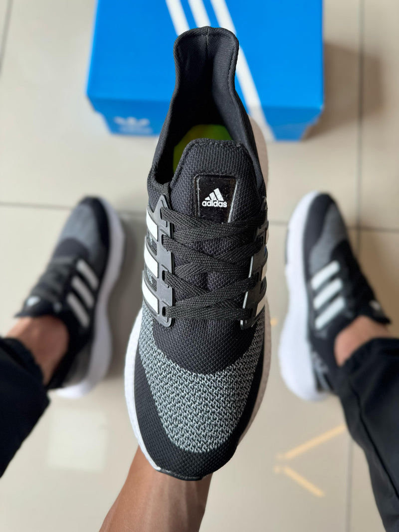 Ultra Boost Preto/Branco