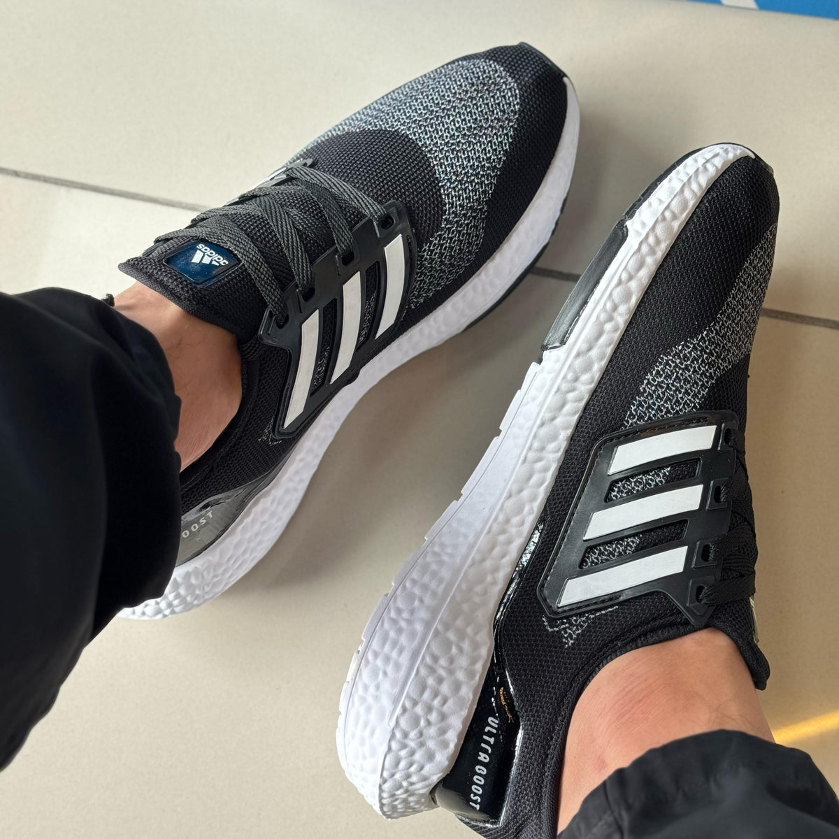 Ultra Boost Preto/Branco