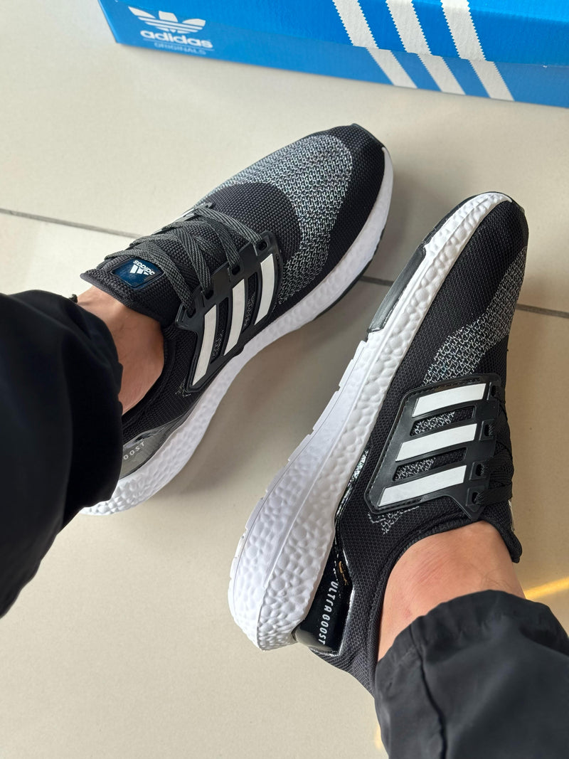 Ultra Boost Preto/Branco