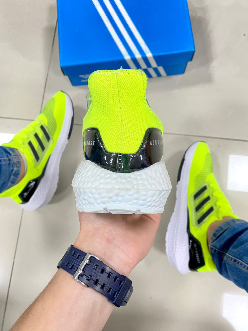 Ultra Boost Verde Neon