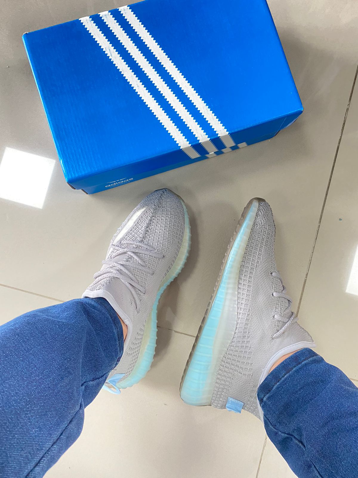 Yeezy Boost Cinza/Azul Premium – Tenis Mogi