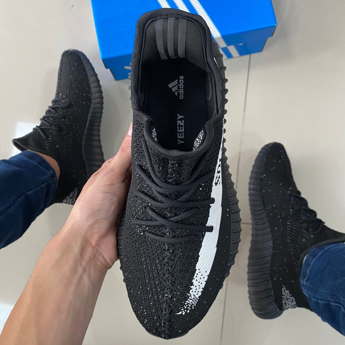 Yeezy Boost Preto/Branco Premium