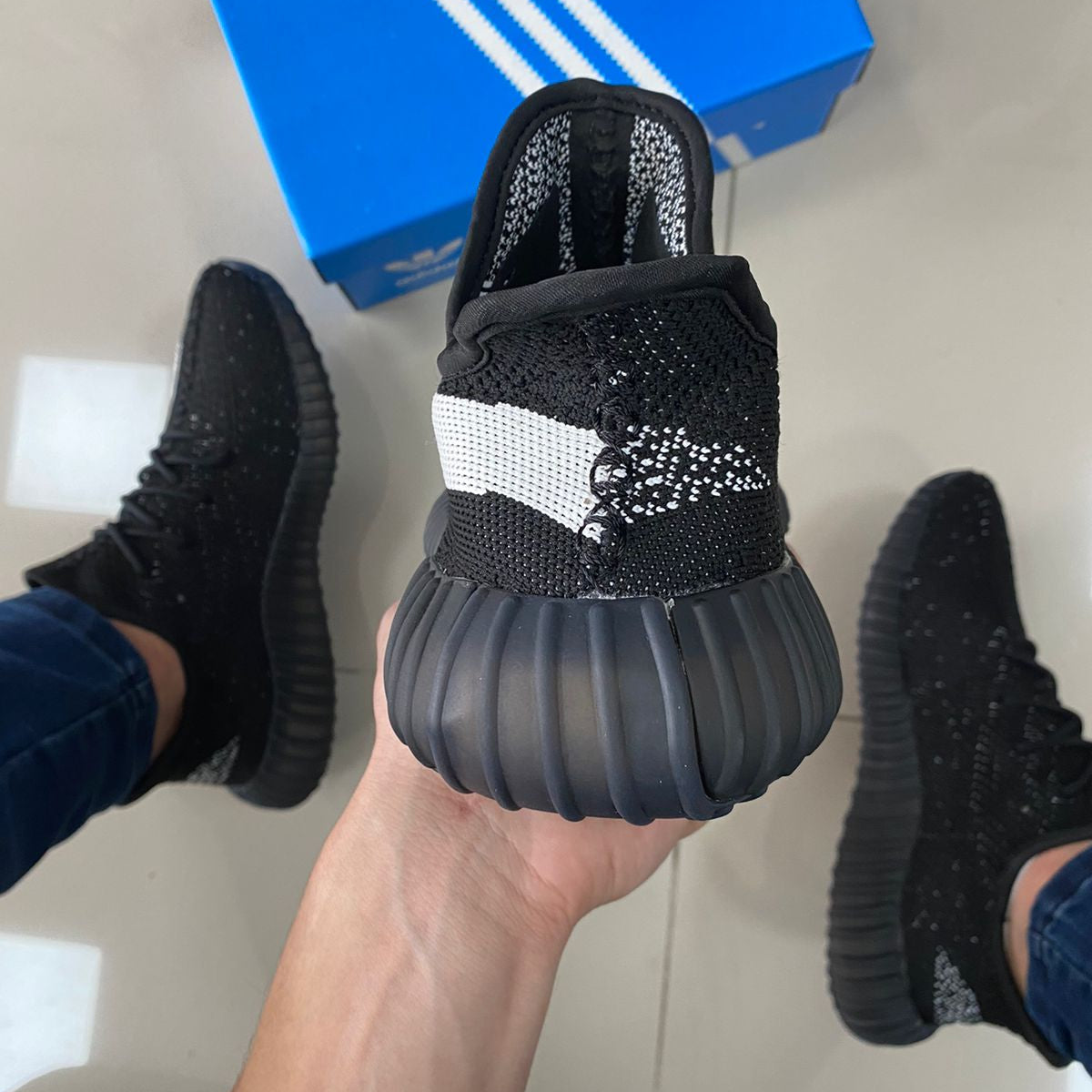 Yeezy Boost Preto/Branco Premium