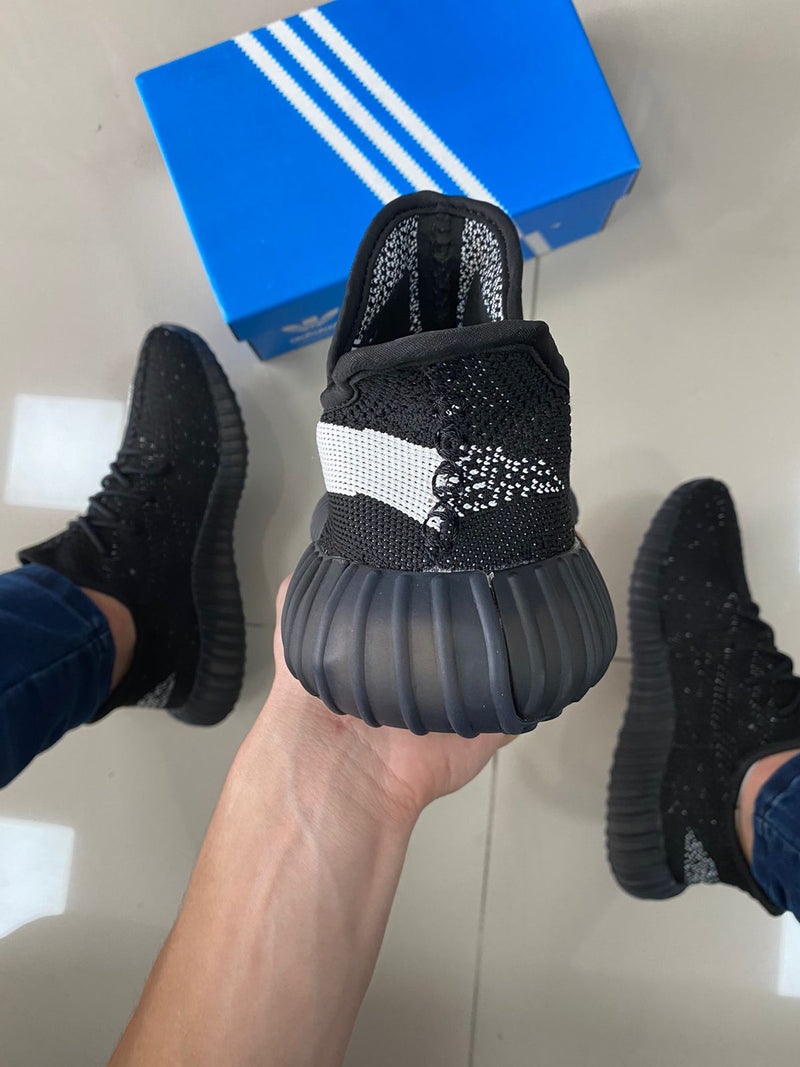 Yeezy Boost Preto/Branco Premium