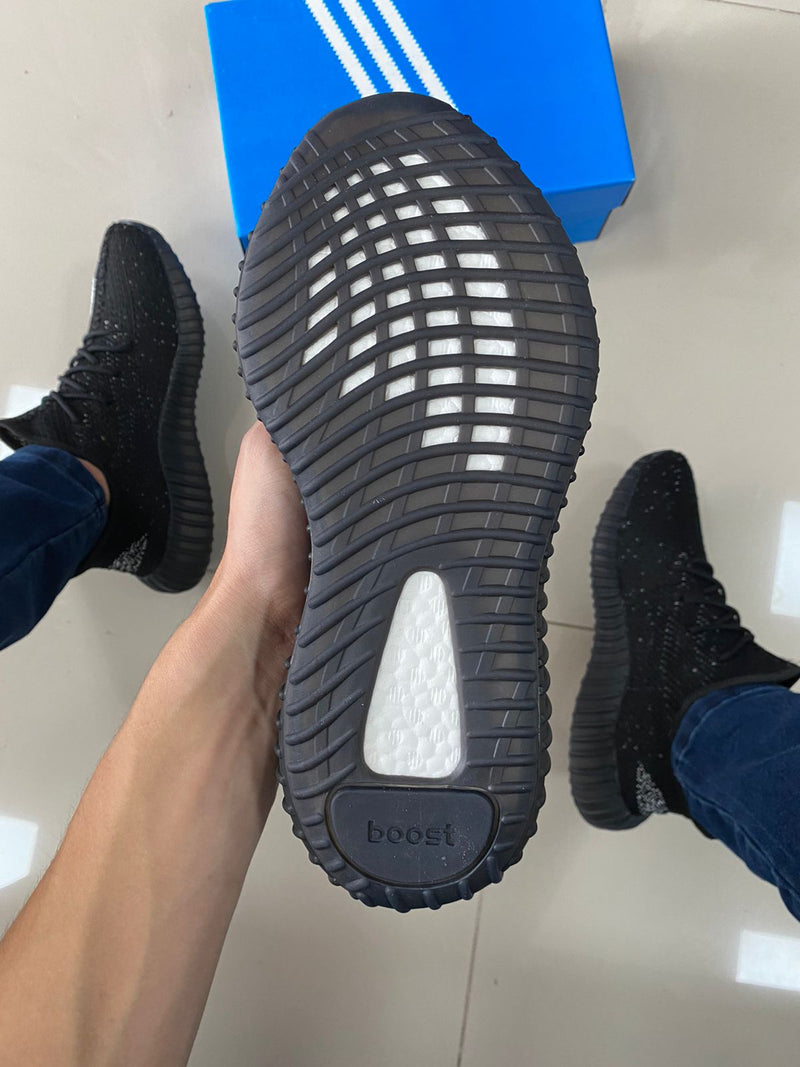 Yeezy Boost Preto/Branco Premium