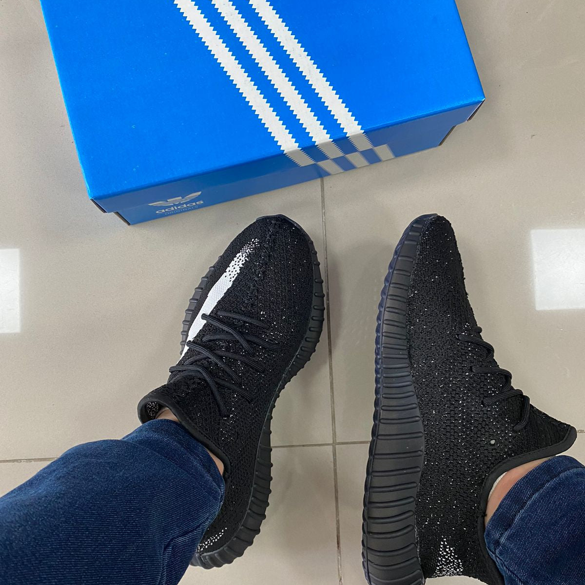 Yeezy Boost Preto/Branco Premium