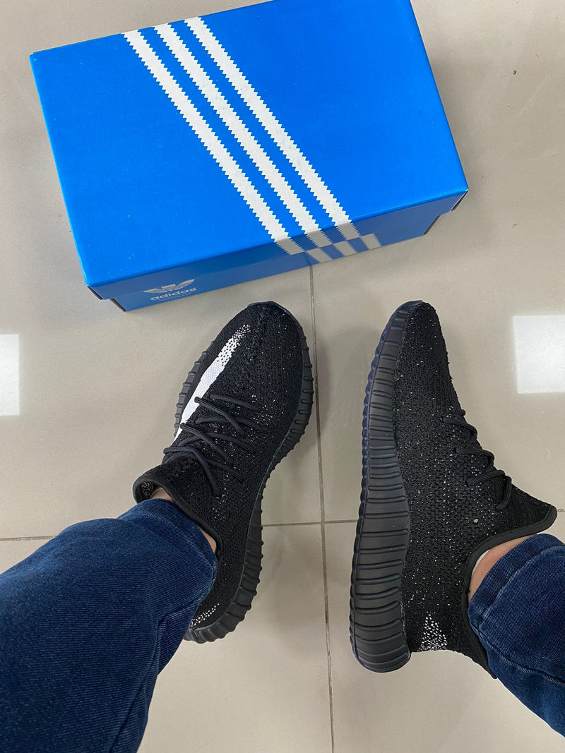 Yeezy Boost Preto/Branco Premium