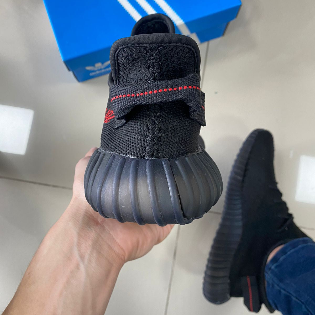 Yeezy Boost Preto/Vermelho Premium