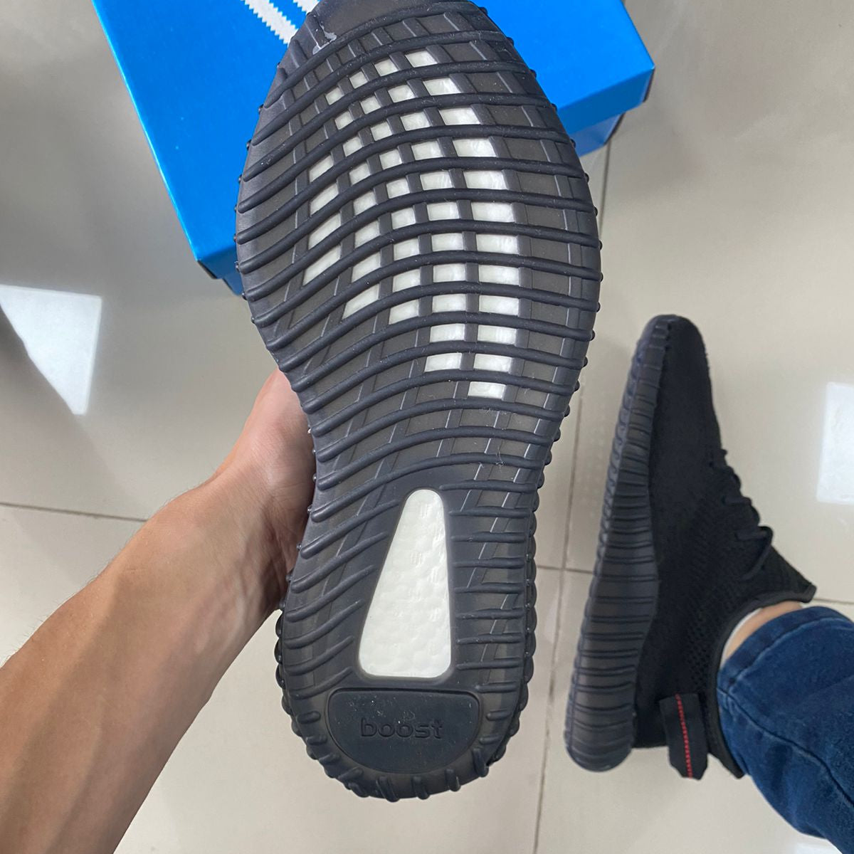 Yeezy Boost Preto/Vermelho Premium