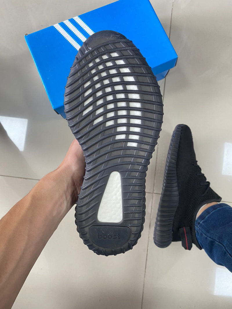 Yeezy Boost Preto/Vermelho Premium