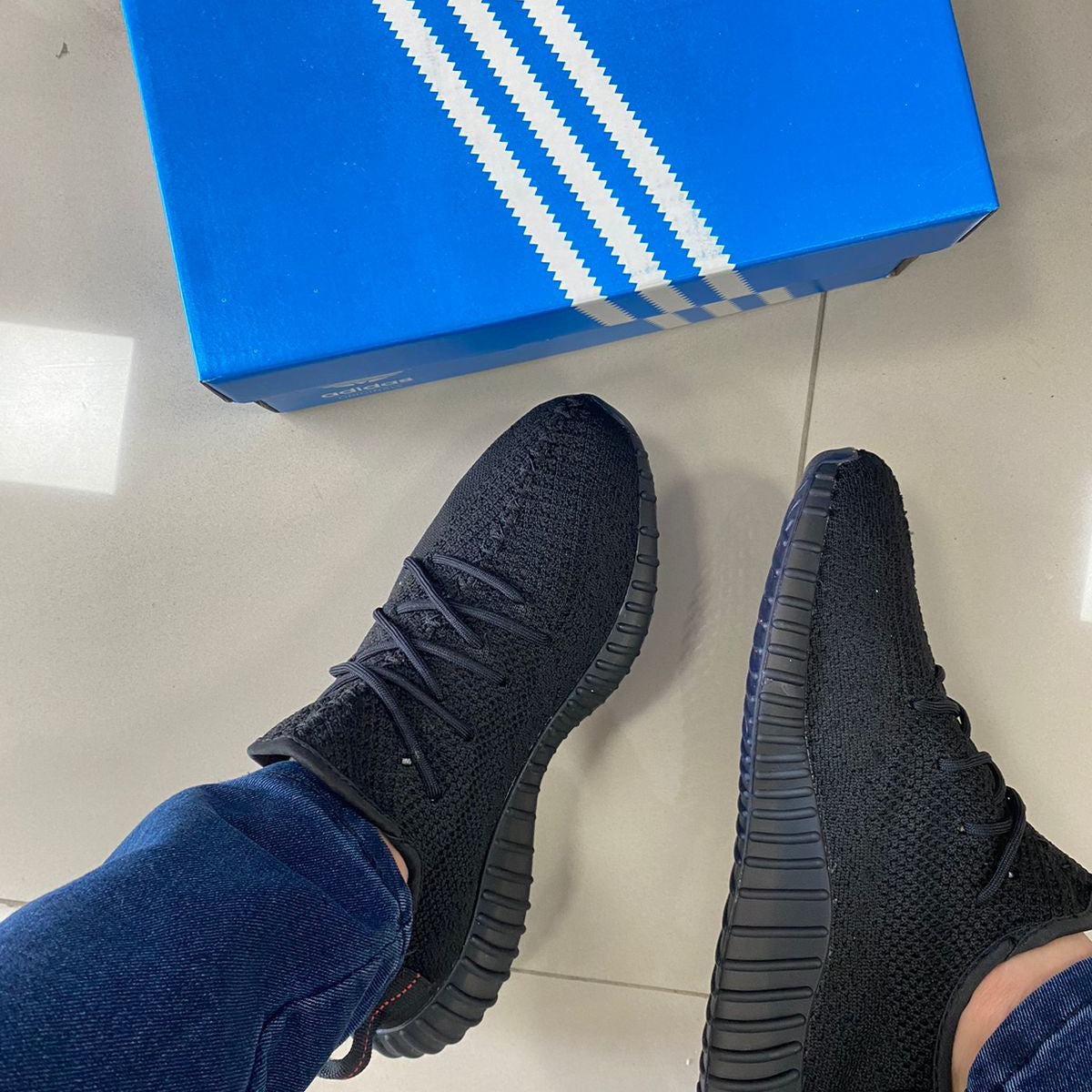 Yeezy Boost Preto/Vermelho Premium
