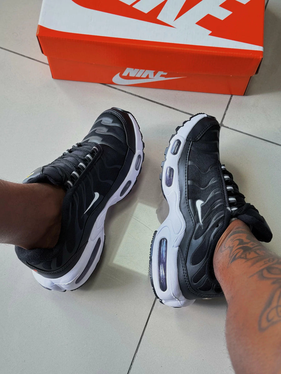 Air Max Tn Plus Preto/Branco