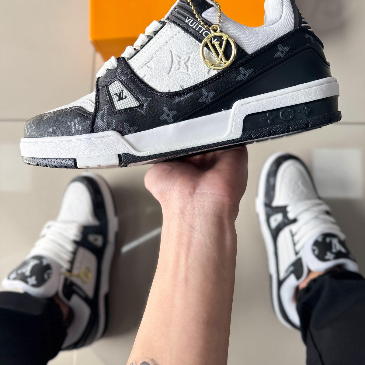 LV Trainer Preto/Branco Premium