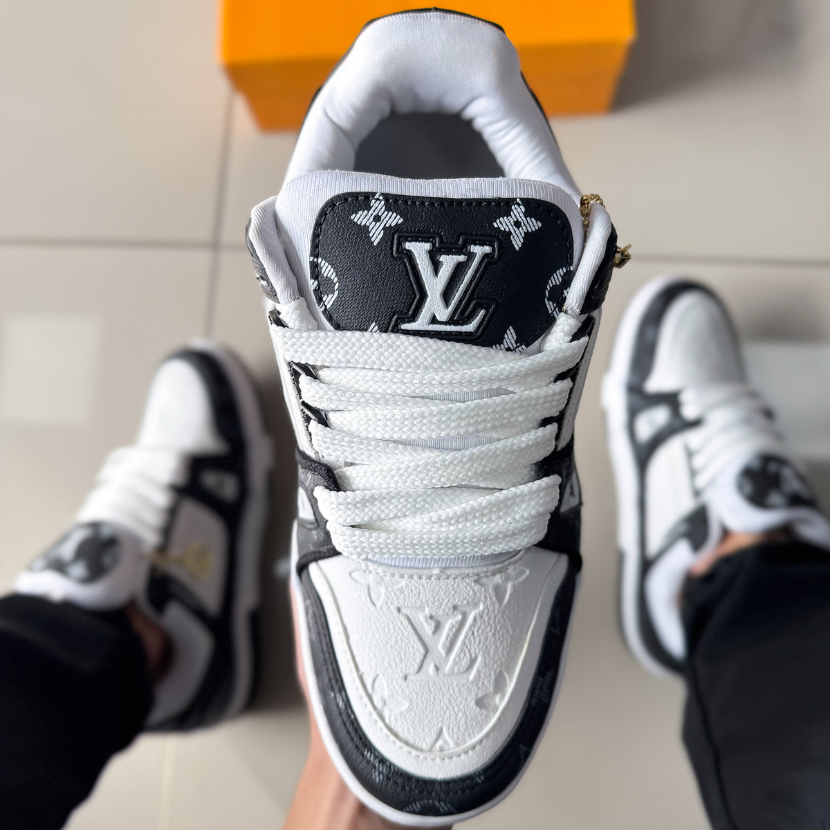 LV Trainer Preto/Branco Premium