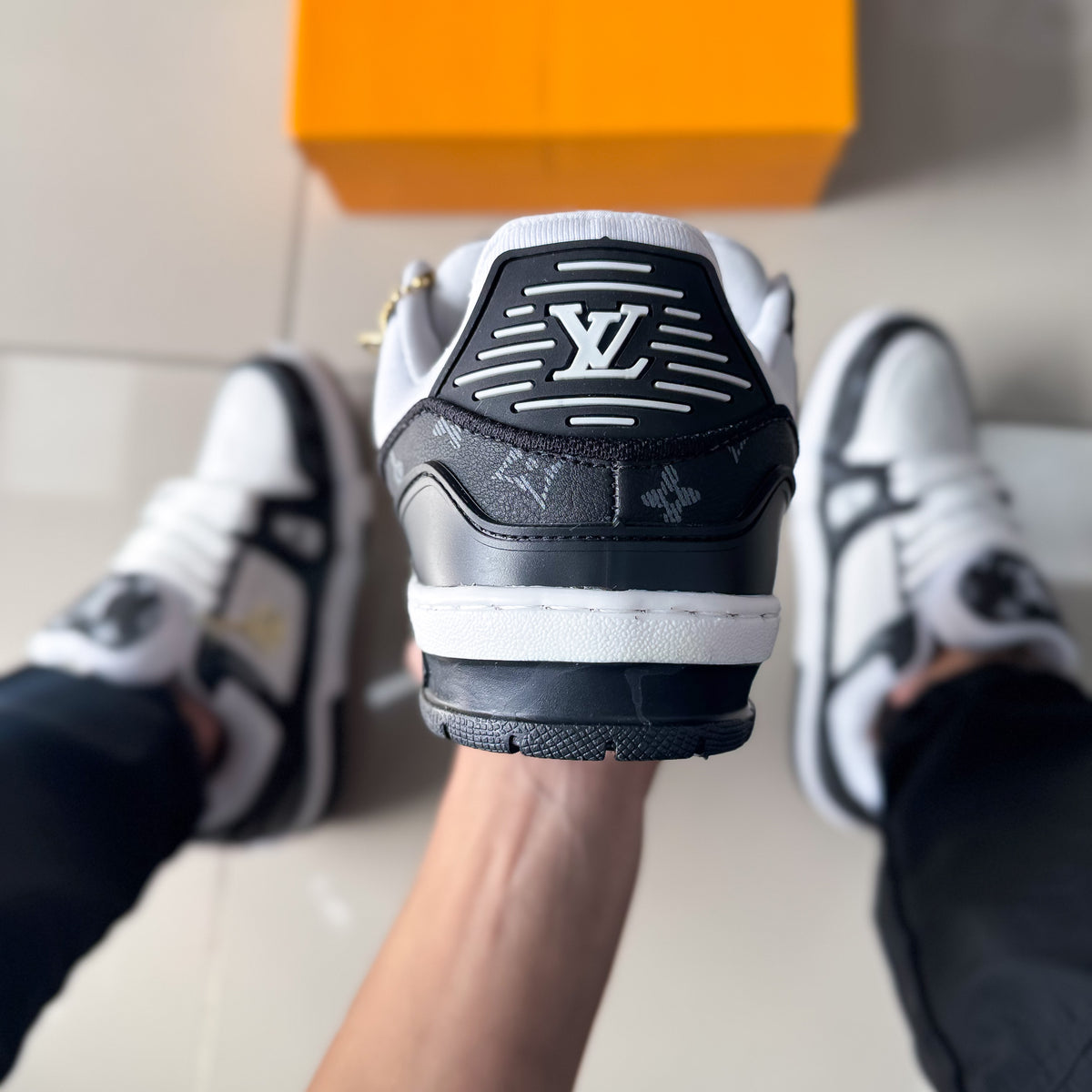 LV Trainer Preto/Branco Premium