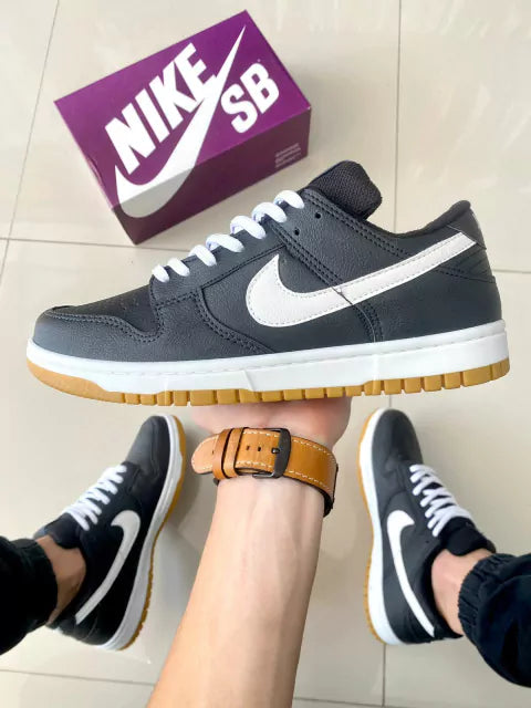 Dunk Low Preto/Caramelo Premium