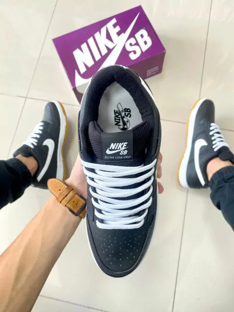 Dunk Low Preto/Caramelo Premium