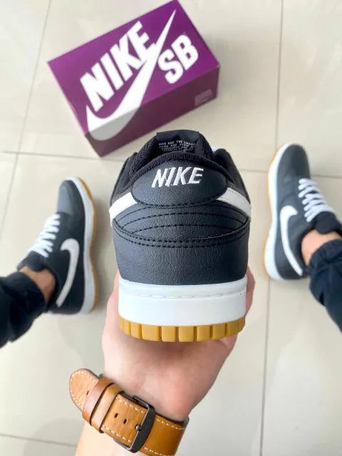 Dunk Low Preto/Caramelo Premium