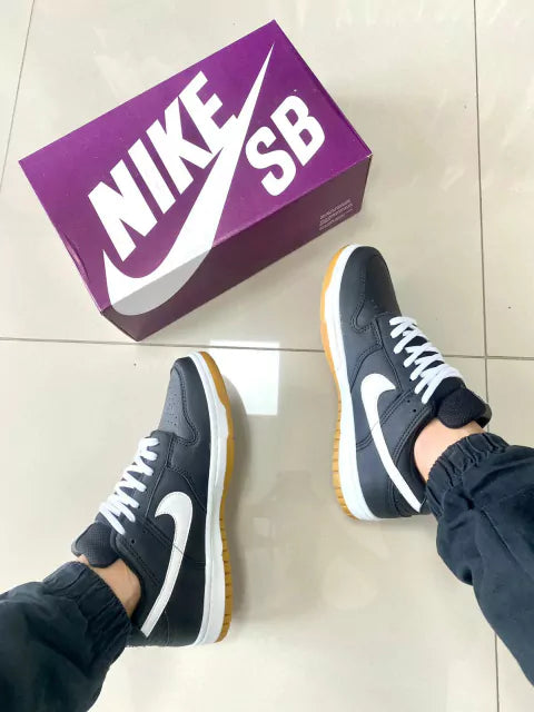 Dunk Low Preto/Caramelo Premium