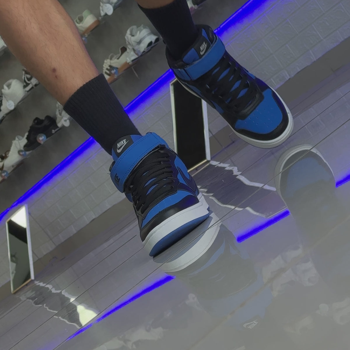Borough Mid Preto/Azul Premium