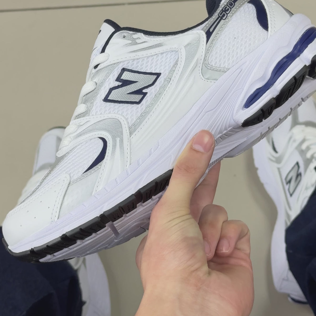 NB 530 Branco/Azul Marinho Premium