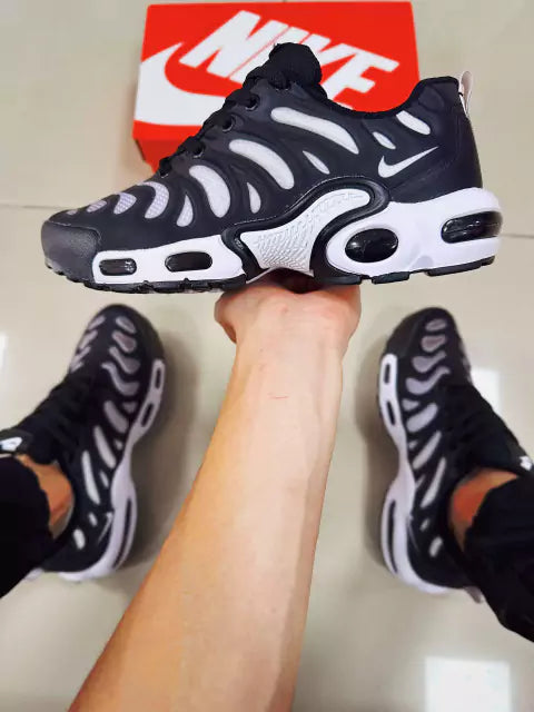 Air Max Plus Preto/Branco