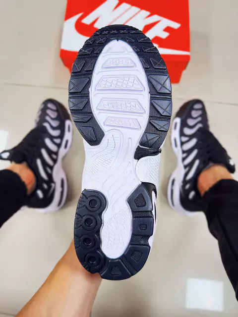 Air Max Plus Preto/Branco