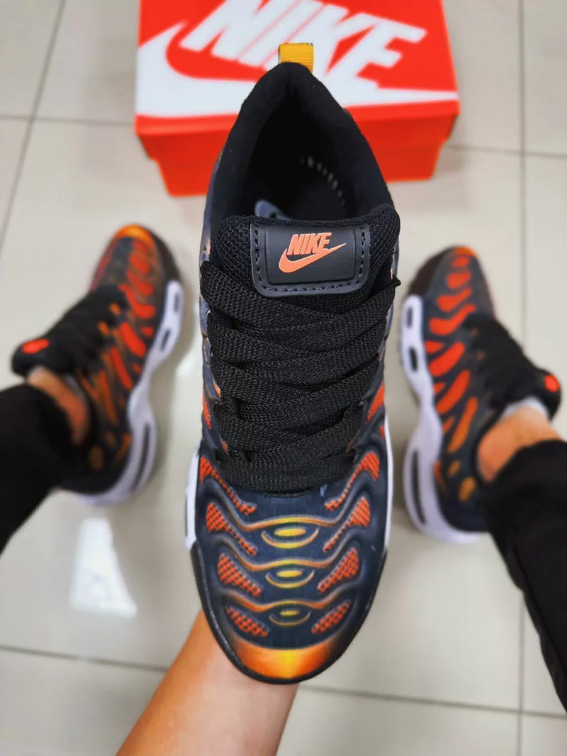Air Max Plus Preto/Laranja