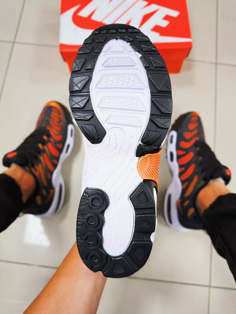 Air Max Plus Preto/Laranja