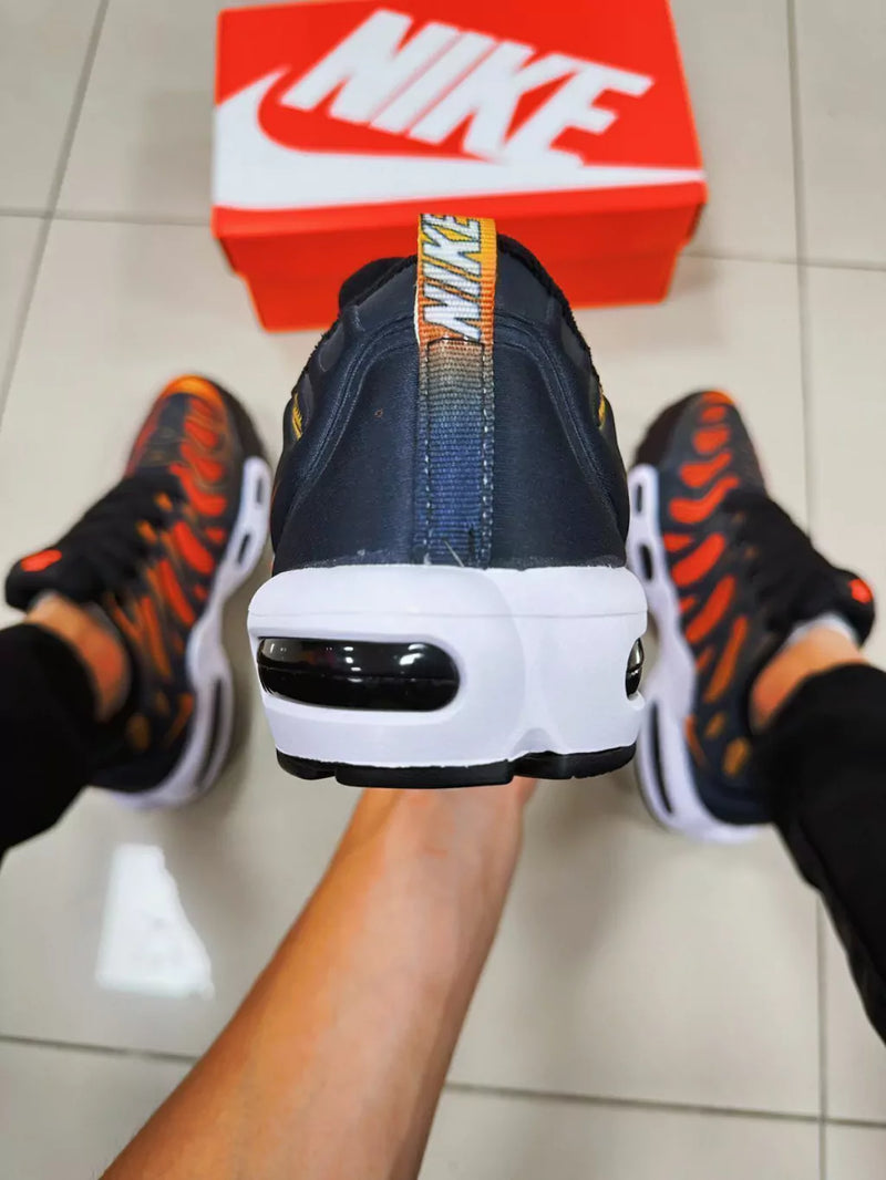 Air Max Plus Preto/Laranja